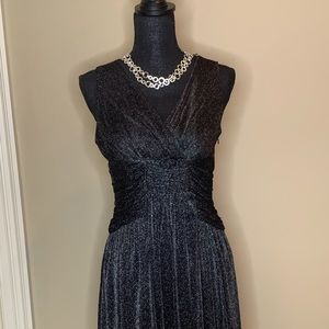 Maggy London Silver Cocktail dress Size 6 NWOT